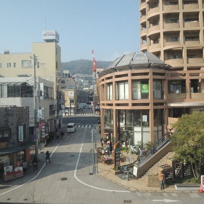 JR摂津本山駅前
