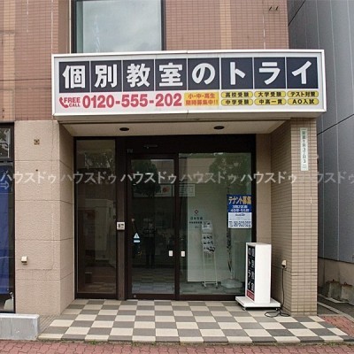 ビル玄関