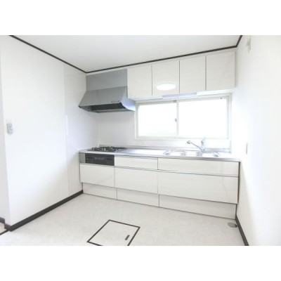 【永大産業製システムキッチン/同仕様写真】幅2550mmの新