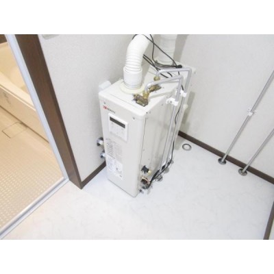 【ボイラー】新品の灯油式給湯ボイラーに交換します。水廻りへの