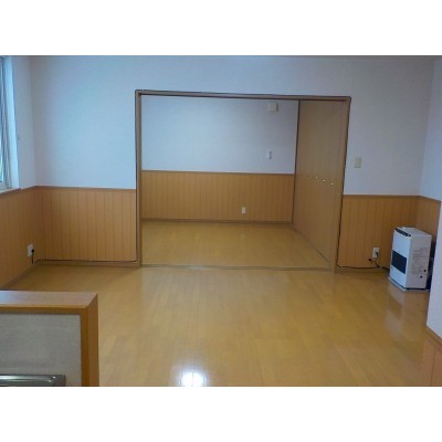 居間から洋室