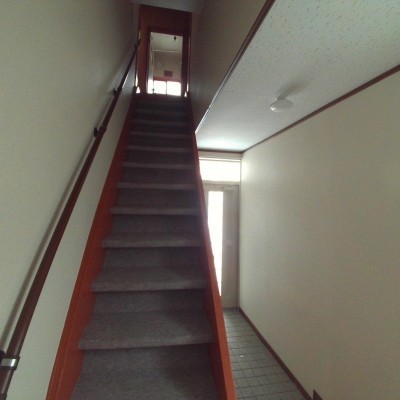 階段は少し急です