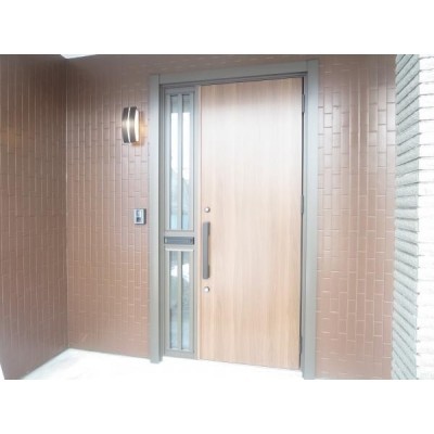 【玄関ドア】こちらは新品に交換しました。鍵も新品になるので防