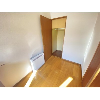 【リフォーム中】こちらは玄関ホールになります。クロスを張り替