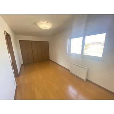 【リフォーム中】2階の7.5帖の洋室です。壁と天井クロス張替