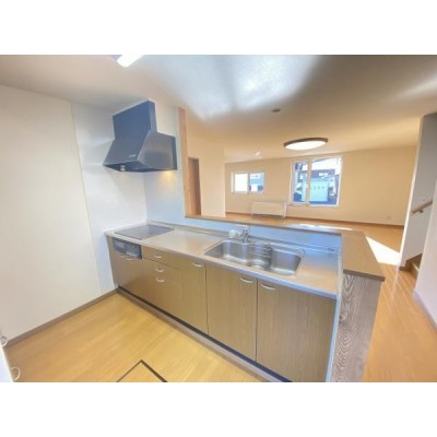 【リフォーム中】キッチンは対面式のシステムキッチンです。クリ