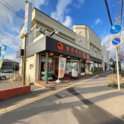 老舗のコーヒーショップもすぐ近く