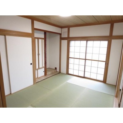 【和室】(リフォーム中写真) 1階リビングの横にある6畳の和
