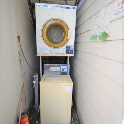 敷地内にコインランドリー設置済☆