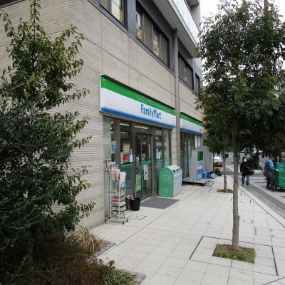 最寄り駅の近くにはコンビニが多数ありとっても便利♪
