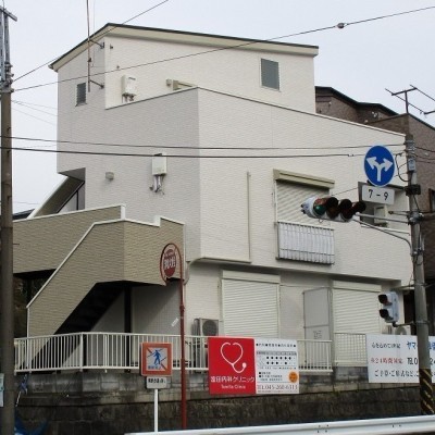 白をベースにした清潔感のある外観♪