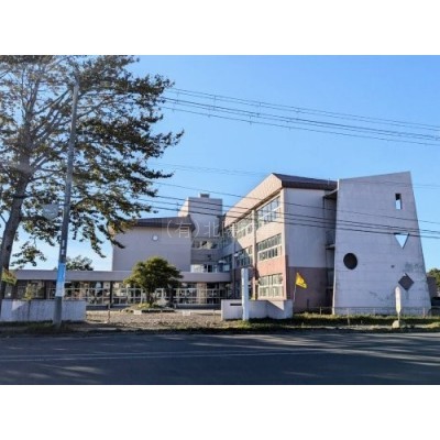 愛国小学校まで1576m