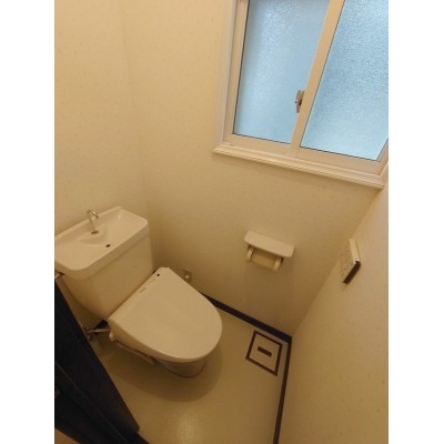温水洗浄機能付きトイレで快適にお過ごしいただけます♪