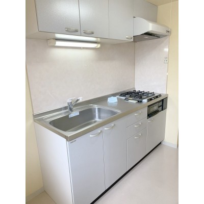 ※退去後清掃中につき別部屋画像となります。