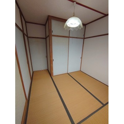 押入