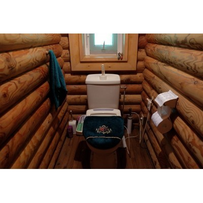 トイレにも自然を感じる窓があります