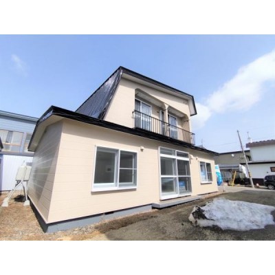 【リフォーム済】外壁と屋根は塗装しました。外壁の色は淡いクリ