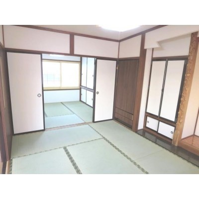 1階の南北の和室は続き間になっていてどちらも表替えしました。