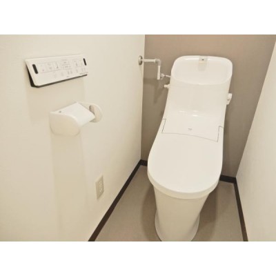 【リフォーム済写真】 温水洗浄機能付きのトイレを新設いたしま