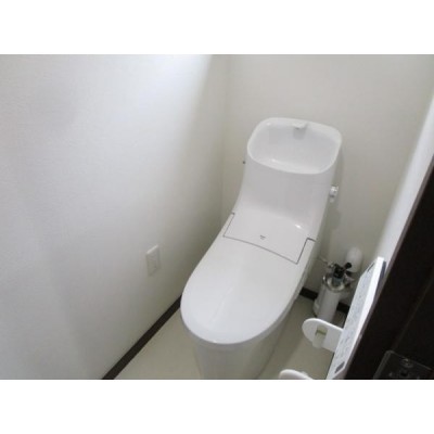 【リフォーム済写真】温水洗浄機能付きのトイレを新設いたしまし