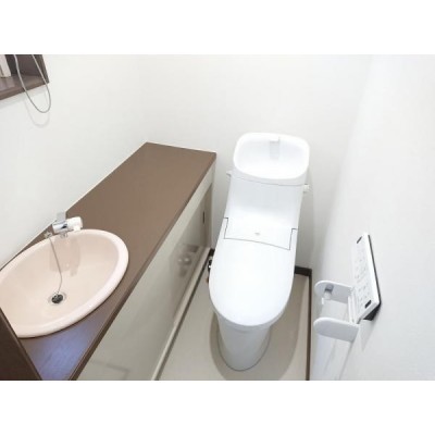 【1階トイレ】リフォーム前写真。トイレは新品交換します。温水