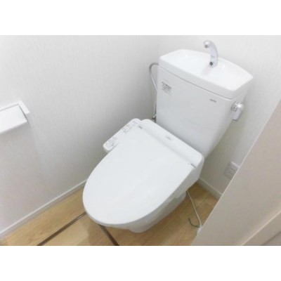 【リフォーム済】トイレはTOTO製の温水洗浄便座トイレに新品