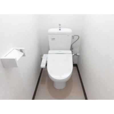 【同仕様写真】トイレはTOTO製の温水洗浄便座トイレに新品交