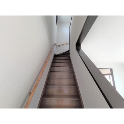 【リフォーム済】2階南側洋室6帖 クロスを貼り替えて床材を貼
