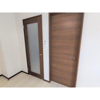 【建具】より暮らしやすくするために、傷や汚れなどが目立ってい