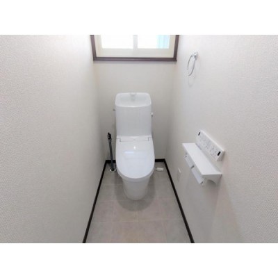 【リフォーム済】トイレはTOTO製の温水洗浄便座トイレに新品