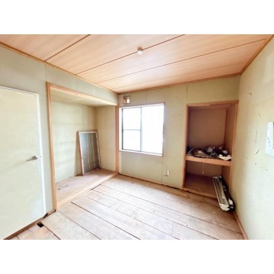 【リフォーム中】居室です。床は木目調のクッションフロアに張り