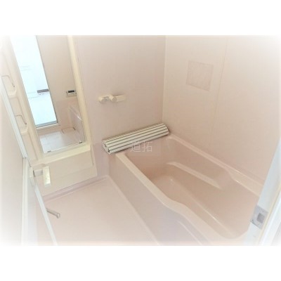 お風呂は1坪でゆったり足を伸ばせます