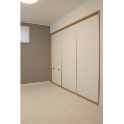 間仕切りはけんどん式で取り外し可能です