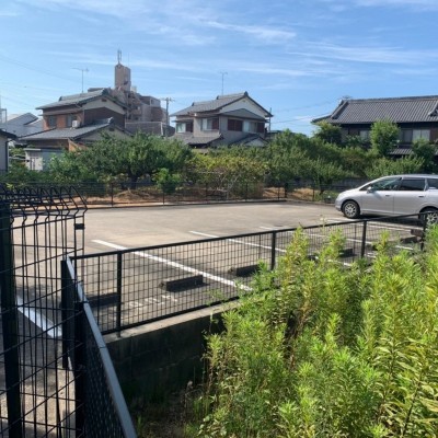 駐車場(裏側に11台)