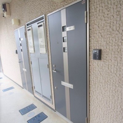訪問者が確認できるモニターホン!更に2重ロックで防犯性◎