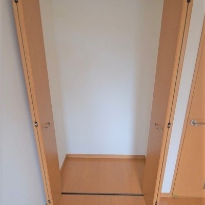 収納は奥行きがあり荷物の多い方でも◎