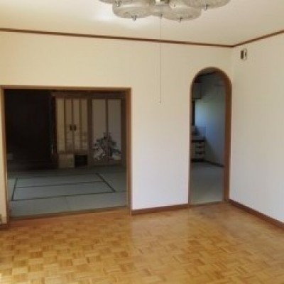 居間から和室