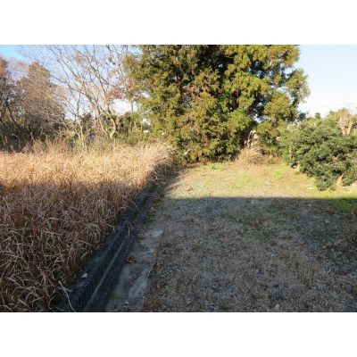 東側道路行き止まりです。