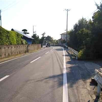 すぐ近くの県道