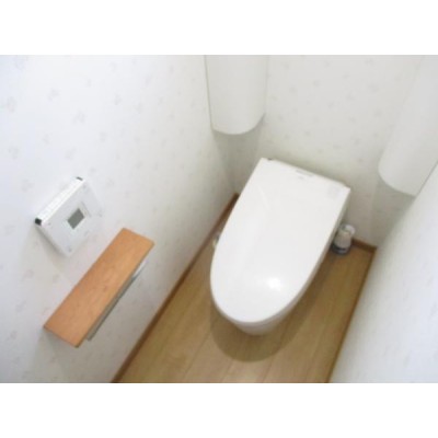 1階トイレはクリーニングを行いました。センサー機能が付いてお