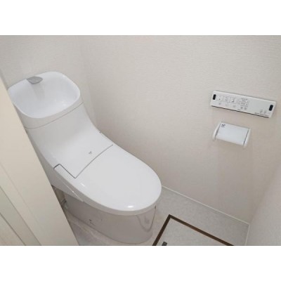 【リフォーム後写真】トイレは便器ごと新品交換致しました。便座