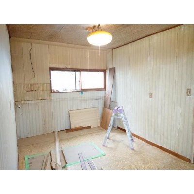 【リフォーム中】キッチンの床はクッションフロアに張替を行いま