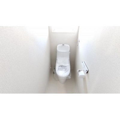 【リフォーム中】トイレは便器ごと新品交換致します。便座も温度