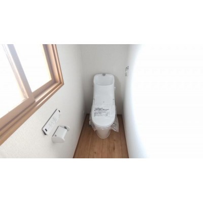 【リフォーム前】トイレは便器ごと新品交換致します。便座も温度