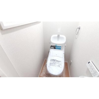 【リフォーム前】トイレは新品に交換致します。
