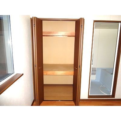 奥の部屋の収納