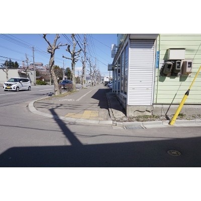 建物前面舗装道路