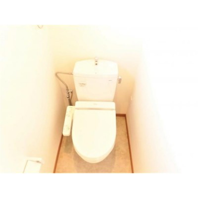 【リフォーム済写真】トイレはTOTO製に新品交換。直接肌に触