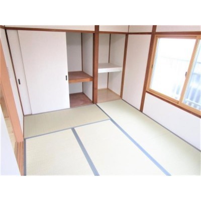 【リフォーム済】1階、東側の和室6畳です。畳は新品へ交換し、