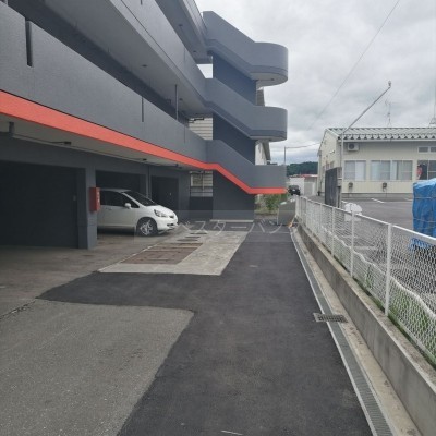 屋根付き駐車場1